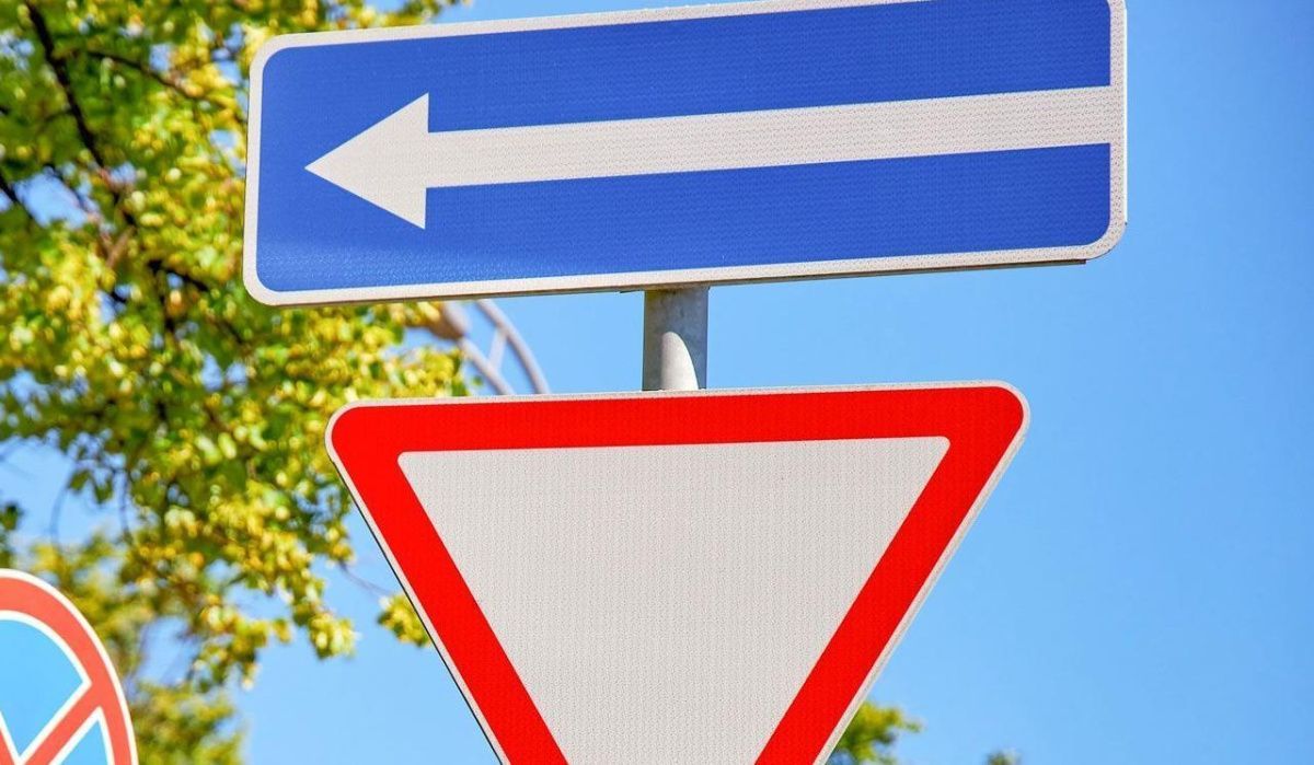 На участке бокового проезда улицы Космонавтов вводят одностороннее движение