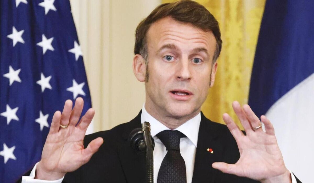 Более ста депутатов требуют импичмента Макрона: исторический момент во Франции