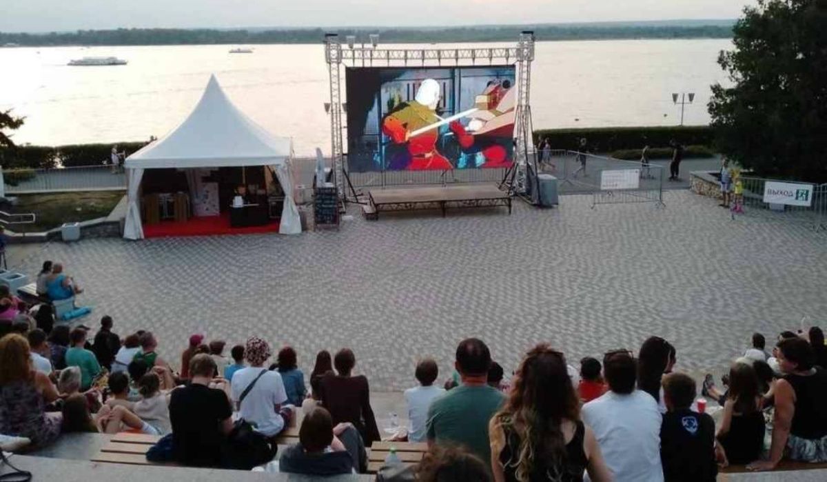 Бесплатный кинотеатр вновь откроется на набережной Самары