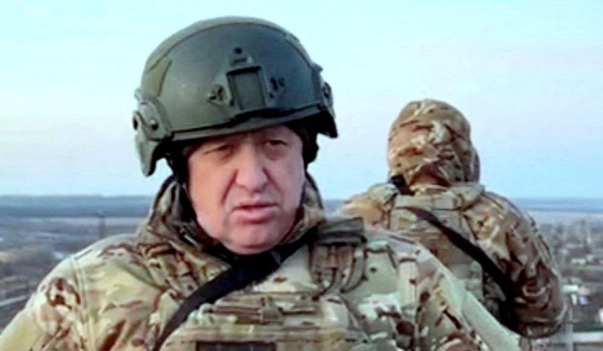 Пригожин: околовоенные бюрократы должны собраться в кучу и защитить приграничные зоны