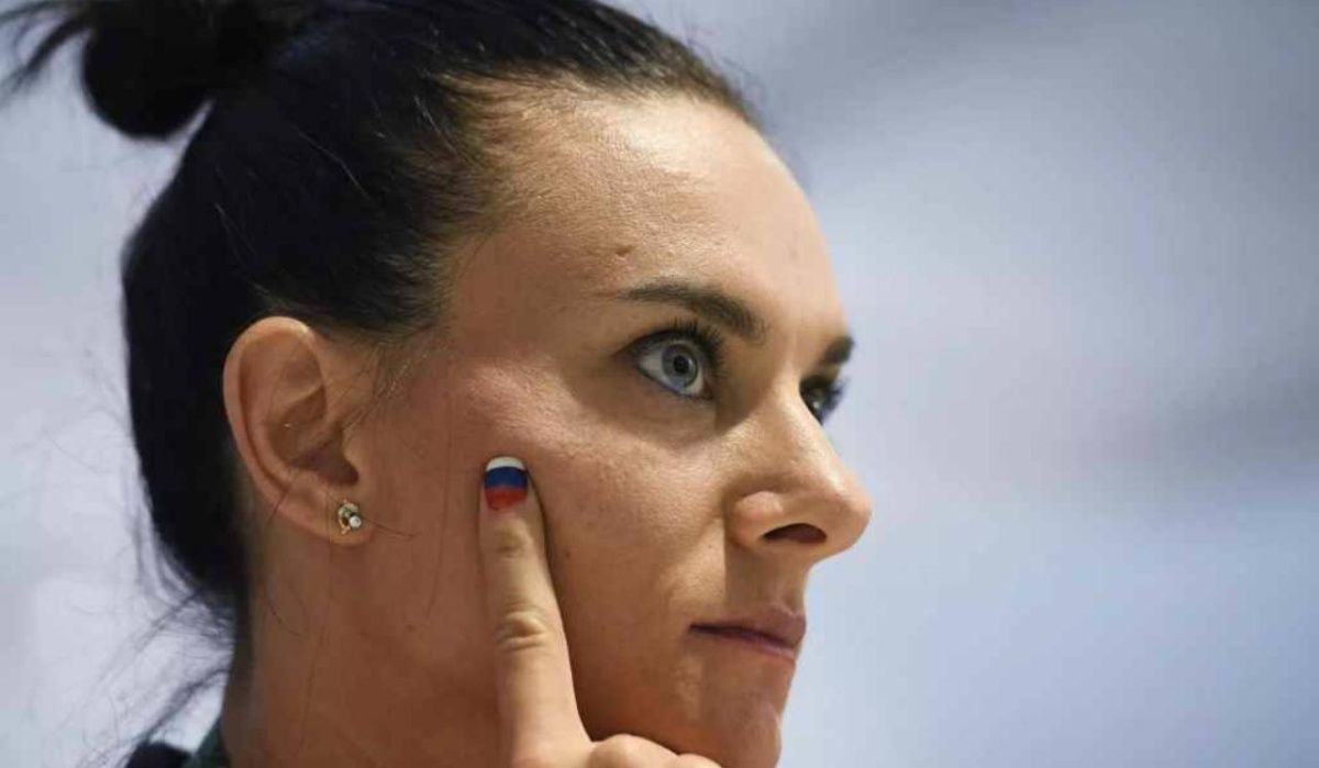 Банковские счета уехавшей из России Исинбаевой заблокированы