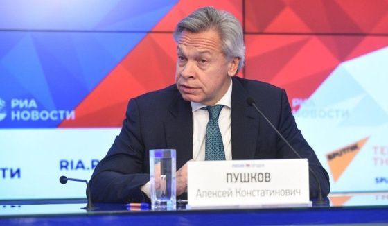Сенатор Пушков призвал Макрона "прикусить язык" после слов о сдерживании русских