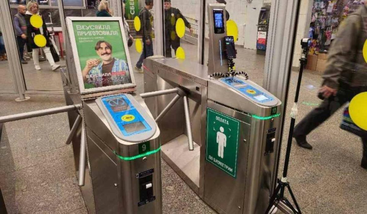Все станции петербургского метро оборудуют системой оплаты по улыбке
