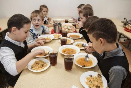 Самарцев просят поделиться мнением о качестве питания детей в школах