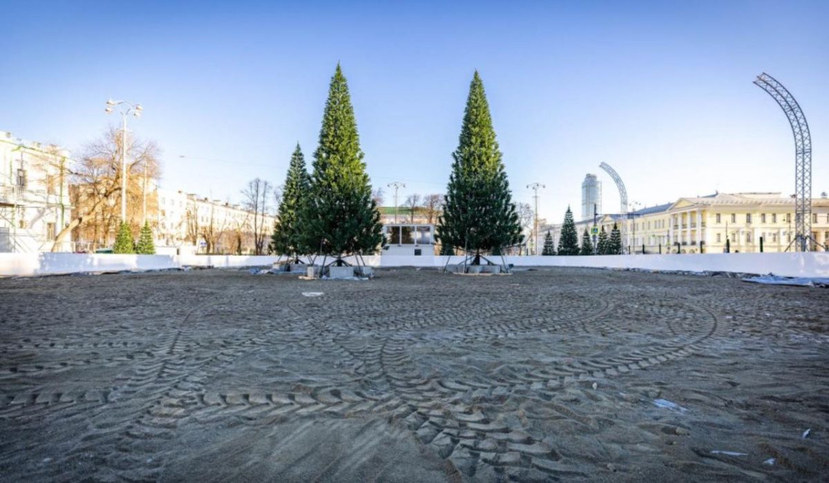 Каток на площади 1905 года в Екатеринбурге начнут заливать в конце недели