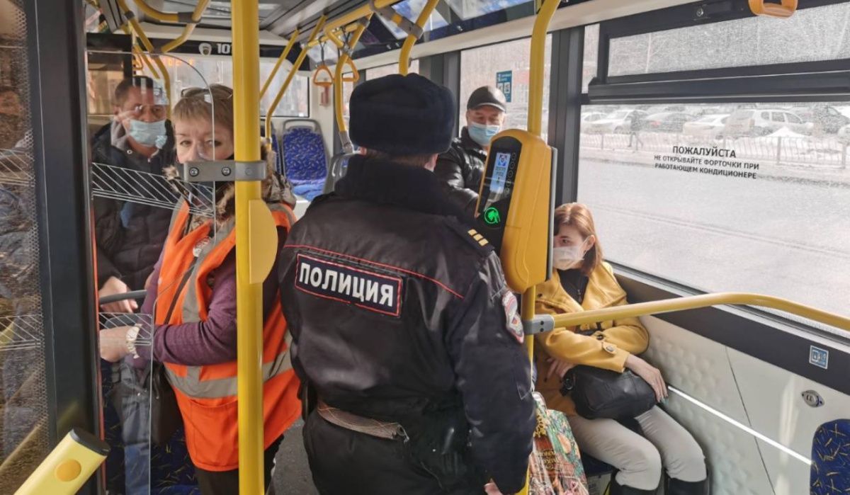 В Самаре штрафуют за проезд в общественном транспорте без маски