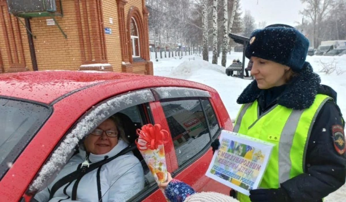 В Чайковском проходит акция «8 Марта – в каждый дом»