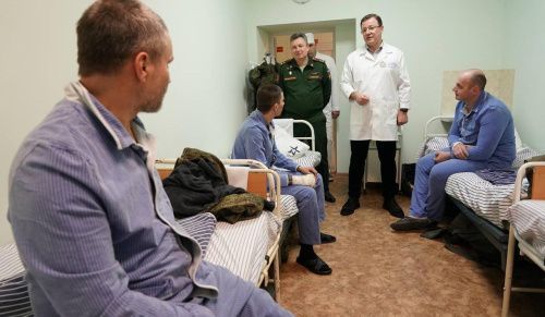 Губернатор Самарской области вручил благодарности ростовским врачам, которые спасали жизни бойцов СВО 