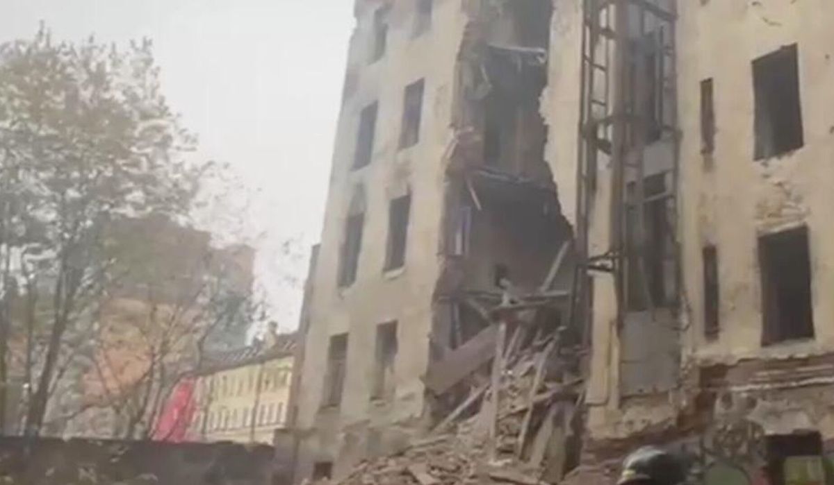 Прокуратура расследует обрушение жилого дома в Санкт-Петербурге