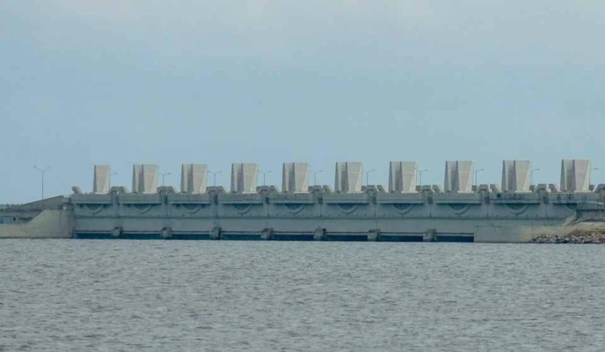 Движение транспорта в тоннеле дамбы Петербурга ограничат на 3 дня