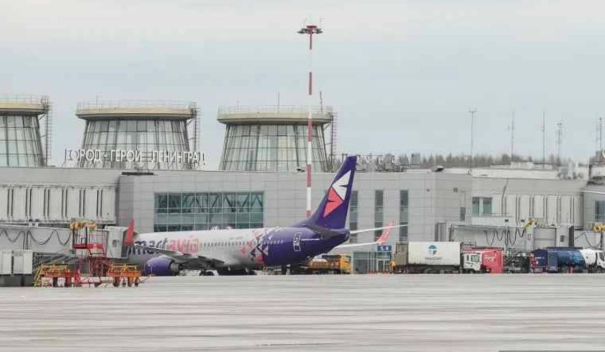 Пулково возвращает бесплатную курительную для пассажиров