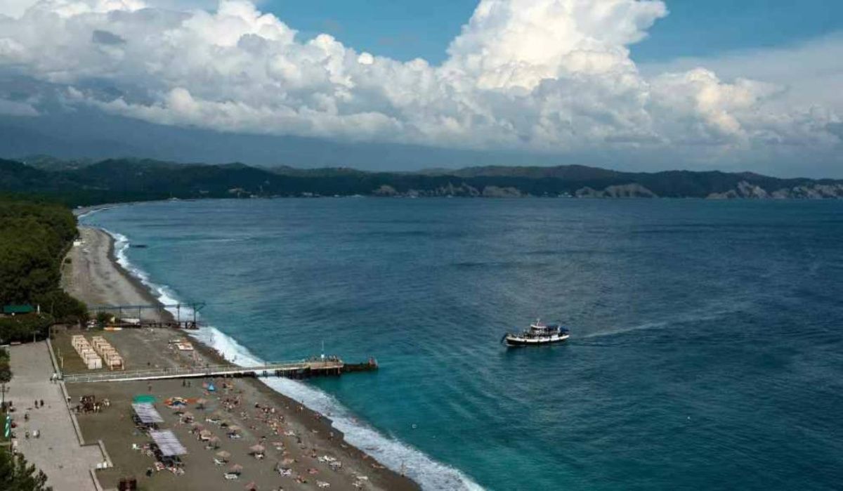 Руководитель &quot;Фонда кино Абхазии&quot; извинился за высказывание о туристах из России