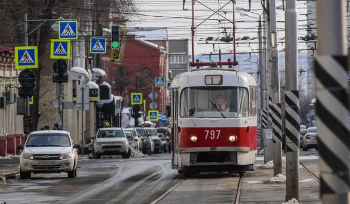 Мэрия Екатеринбурга объяснила асфальтирование трамвайных путей после ЧП