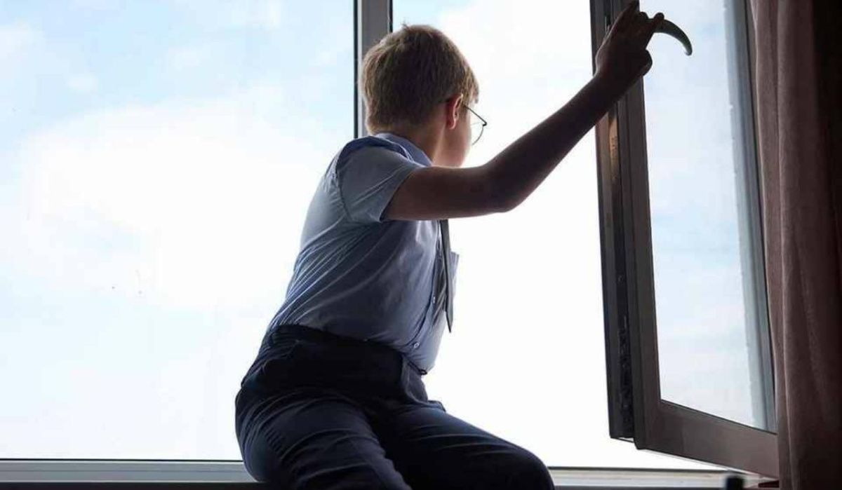 Прокуратура Петербурга озвучила число детей, выпавших из окон с начала 2025 года