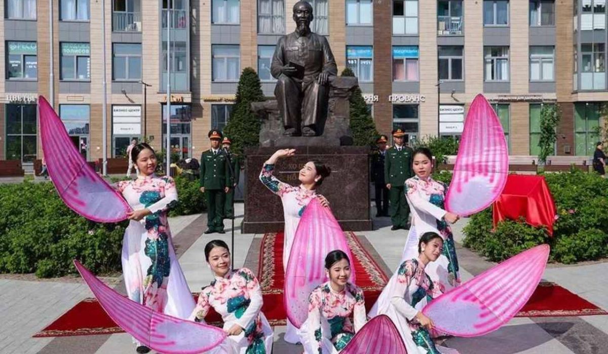 В Санкт-Петербурге торжественно открыли площадь Хошимина