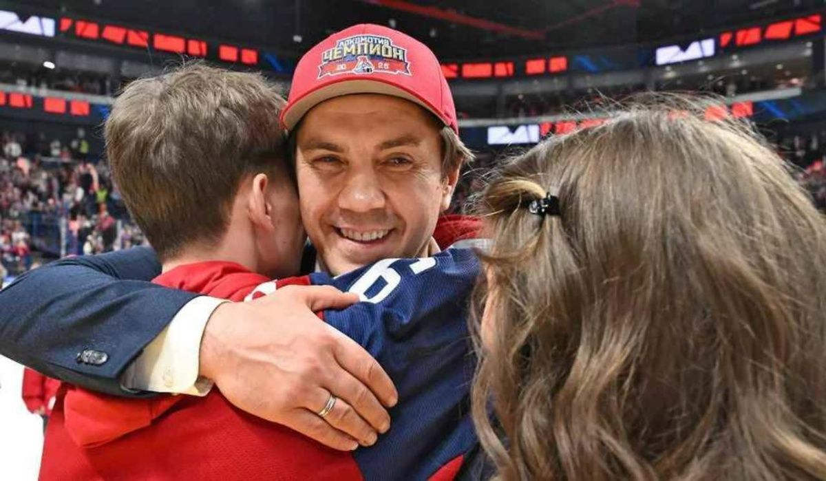 Путин позвонил тренеру &quot;Локомотива&quot; и поздравил с победой в Кубке Гагарина