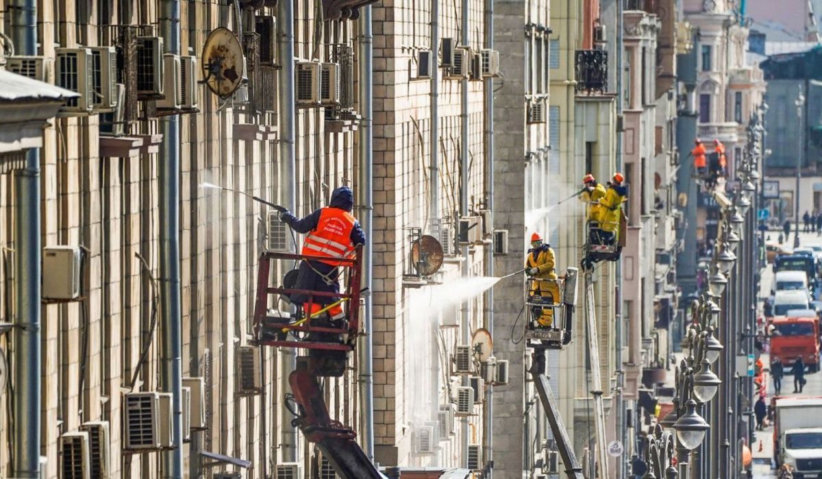 Почти 200 фасадов отмоют от загрязнений на Садовом кольце Москвы