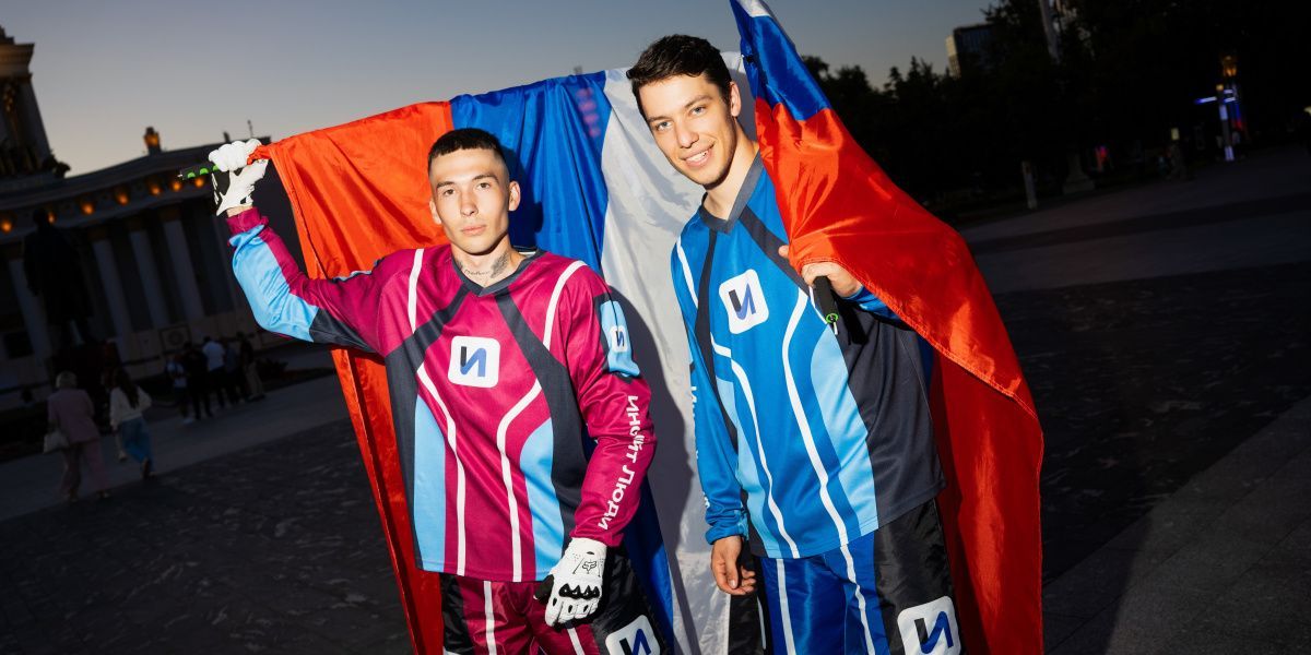 Триколор на ВДНХ объединил в перформанс молодых спортсменов и блогеров