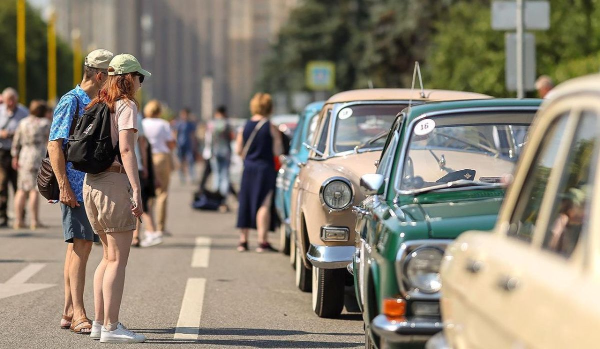 На три дня ограничат движение транспорта у Университетской площади Москвы